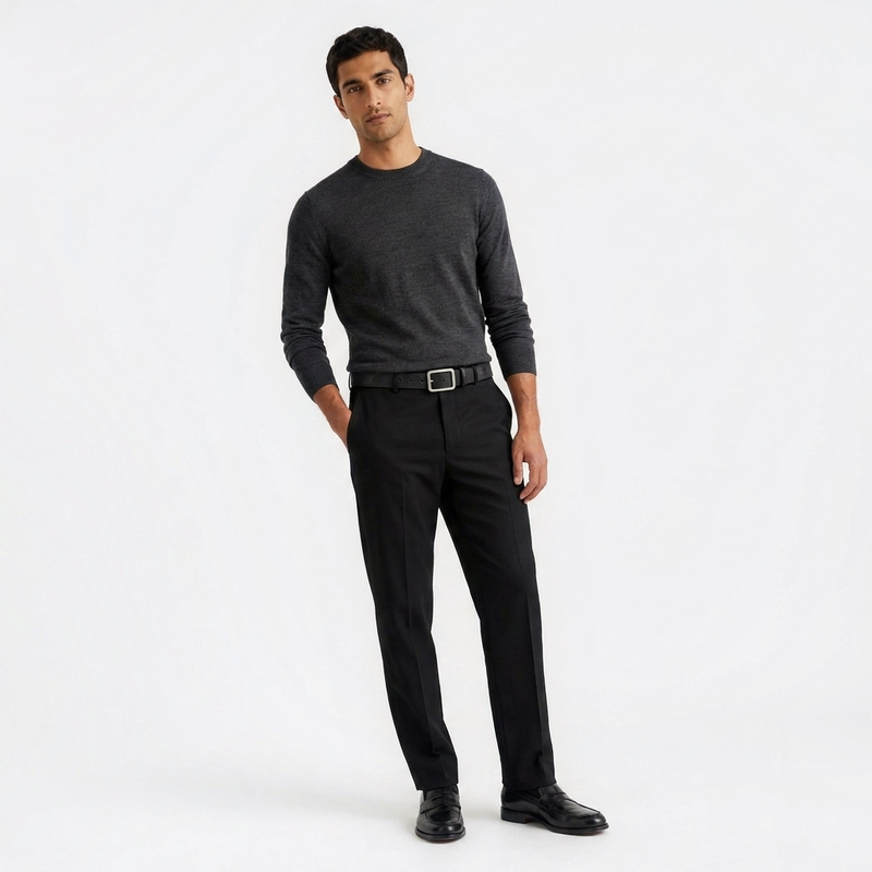 Mannequin homme portant la Ceinture Cuir Velour Homme — look luxe — Le Monde de la Ceinture