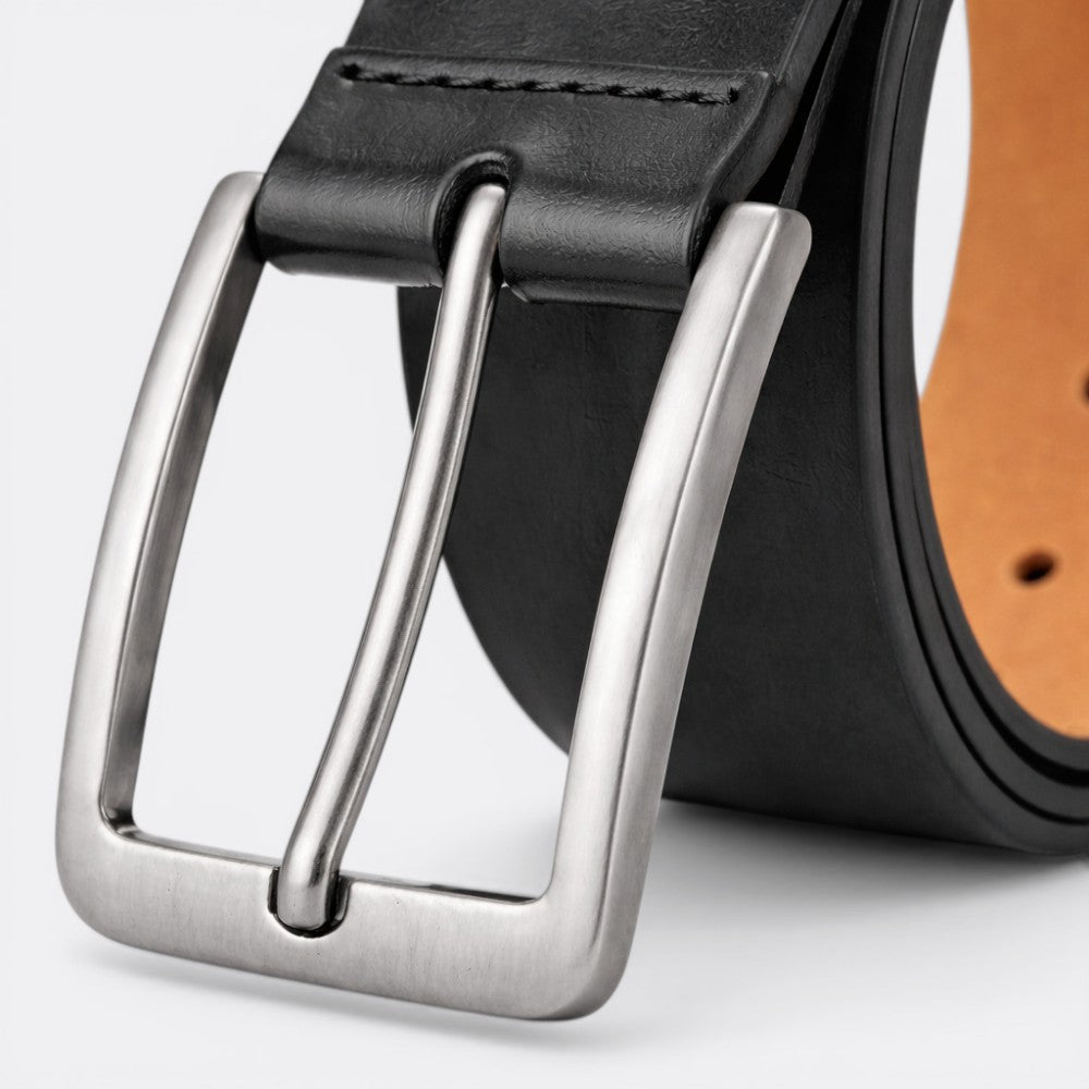 Le monde de la ceinture black faux leather belt with silver buckle, ideal for everyday wear and formal occasions.