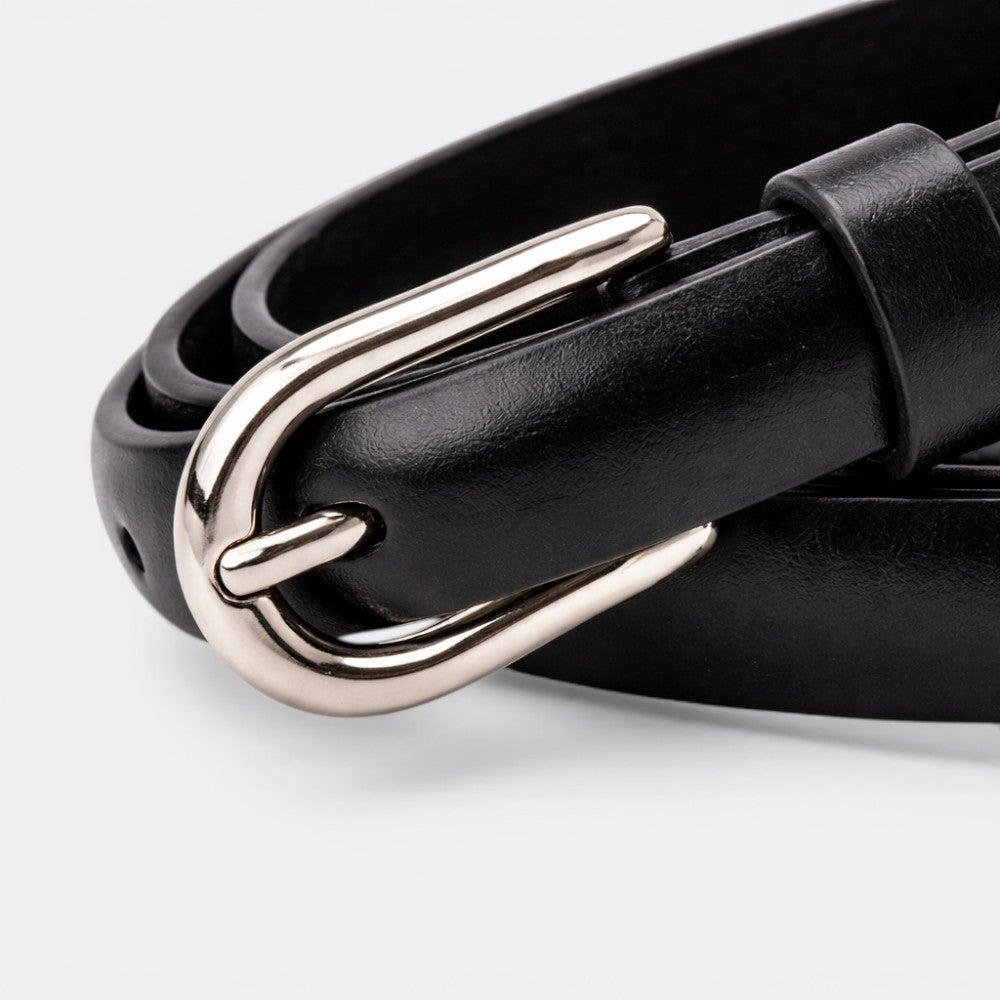 Le monde de la ceinture black fine leather belt with silver buckle for women.