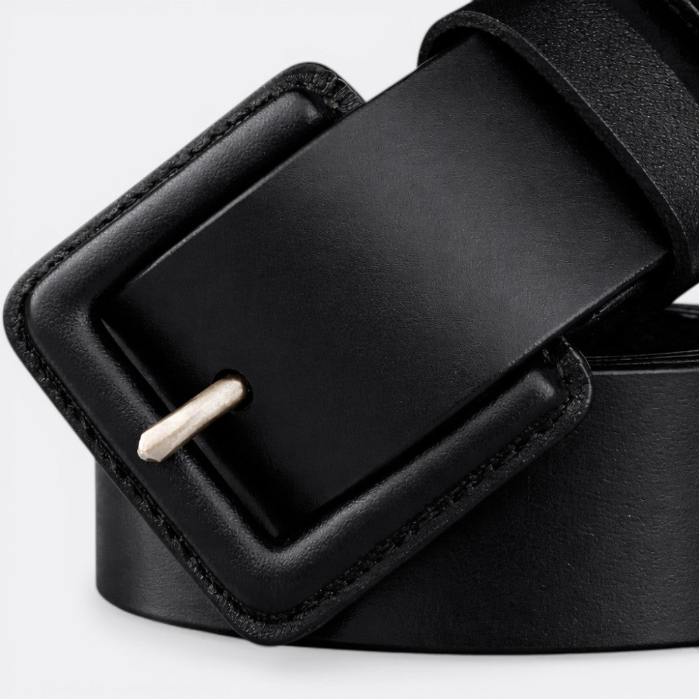 Le monde de la ceinture black leather belt with square buckle for men. Durable and elegant accessory.