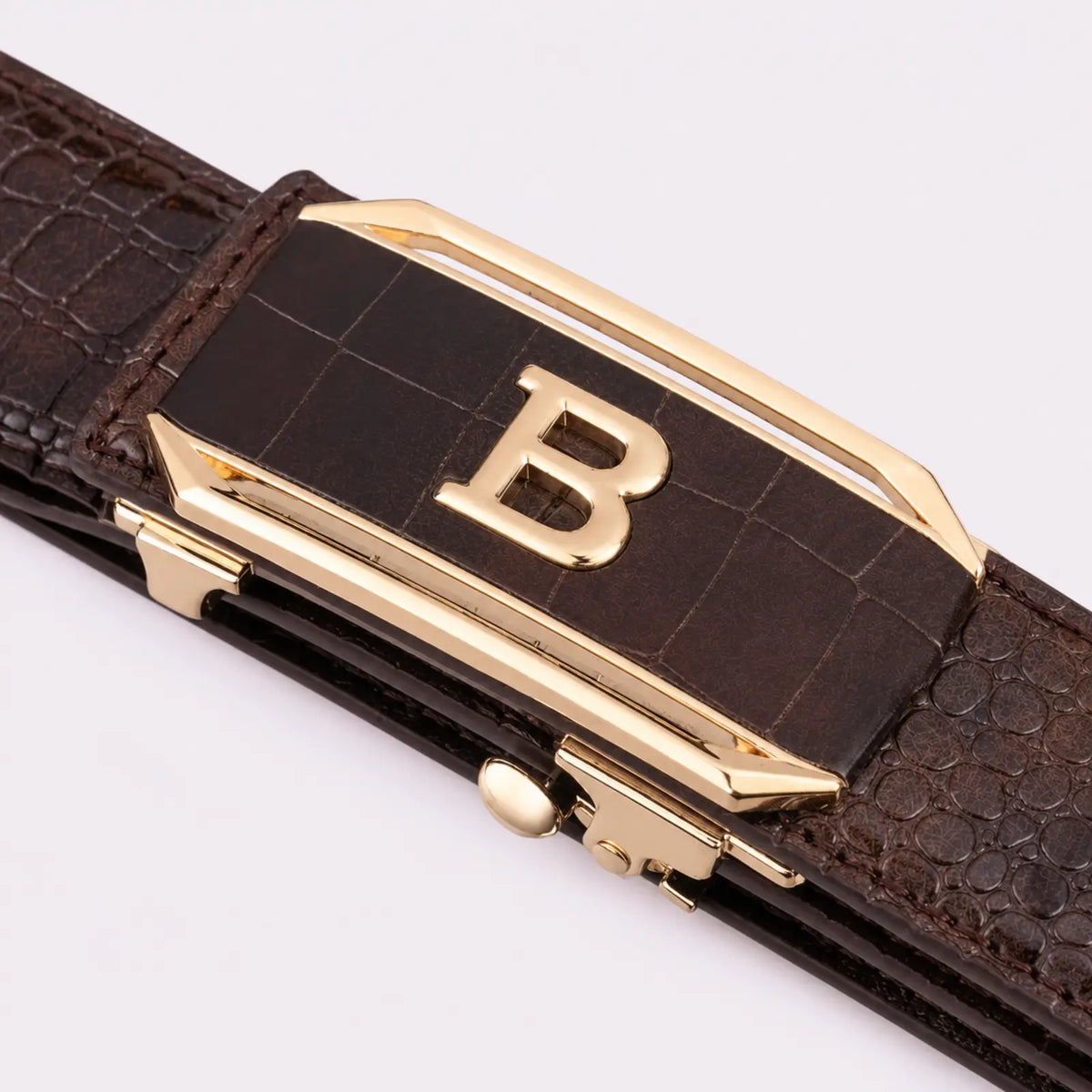 Détail de la boucle de la ceinture pour homme motif crocodile — Le Monde de la Ceinture