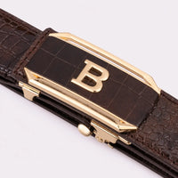 Détail de la boucle de la ceinture pour homme motif crocodile — Le Monde de la Ceinture