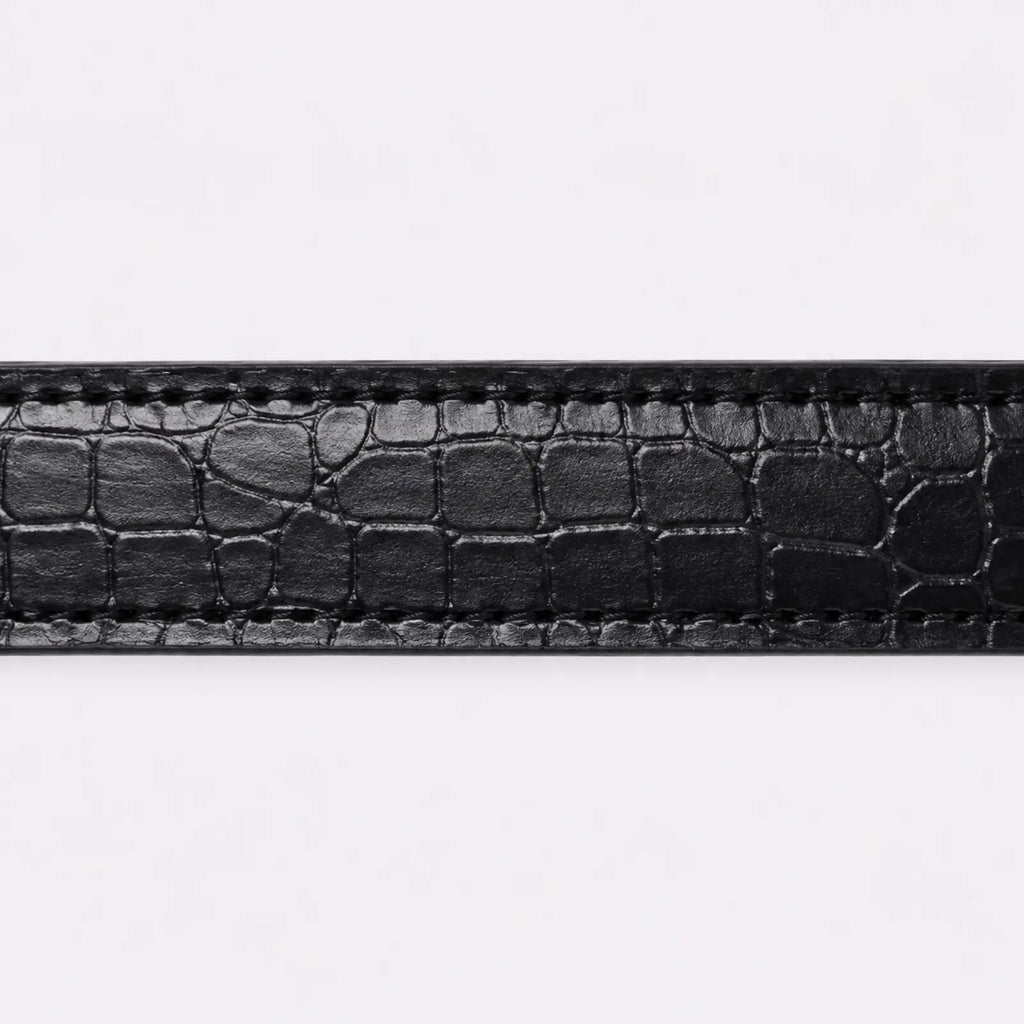 Détail de la matière crocodile noire de la ceinture — Le Monde de la Ceinture