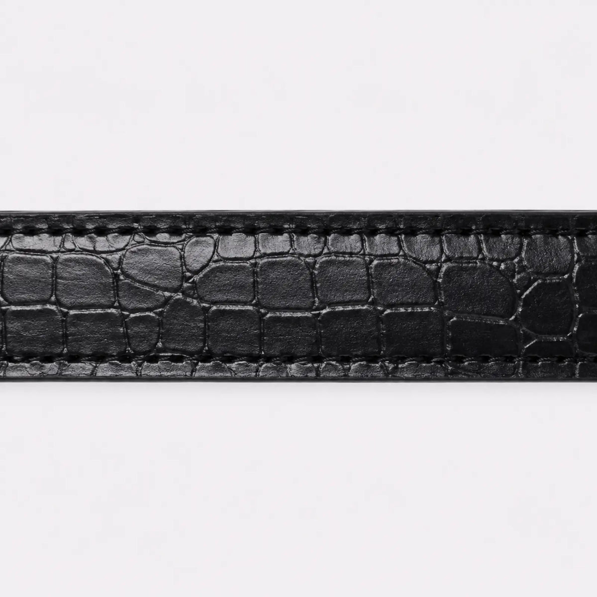 Détail de la matière crocodile noire de la ceinture — Le Monde de la Ceinture