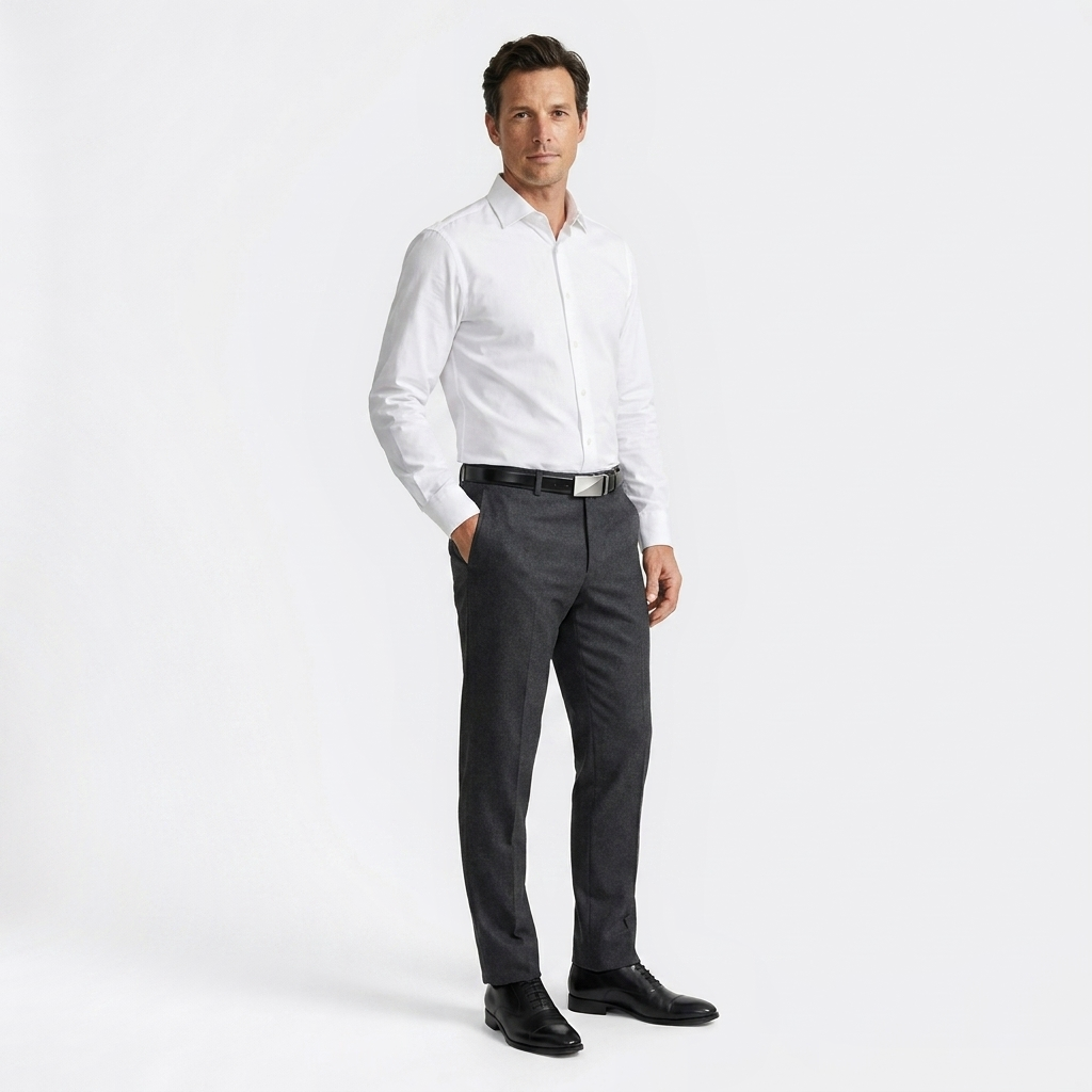 Mannequin homme portant la Ceinture à Boucle Automatique — look luxe — Le Monde de la Ceinture
