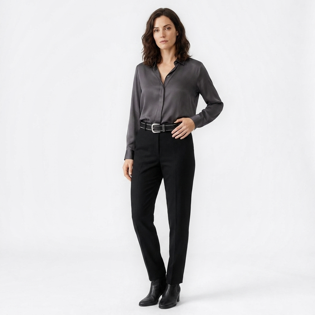 Mannequin femme portant la Ceinture a Trou Boucle Argenté — look casual chic — Le Monde de la Ceinture