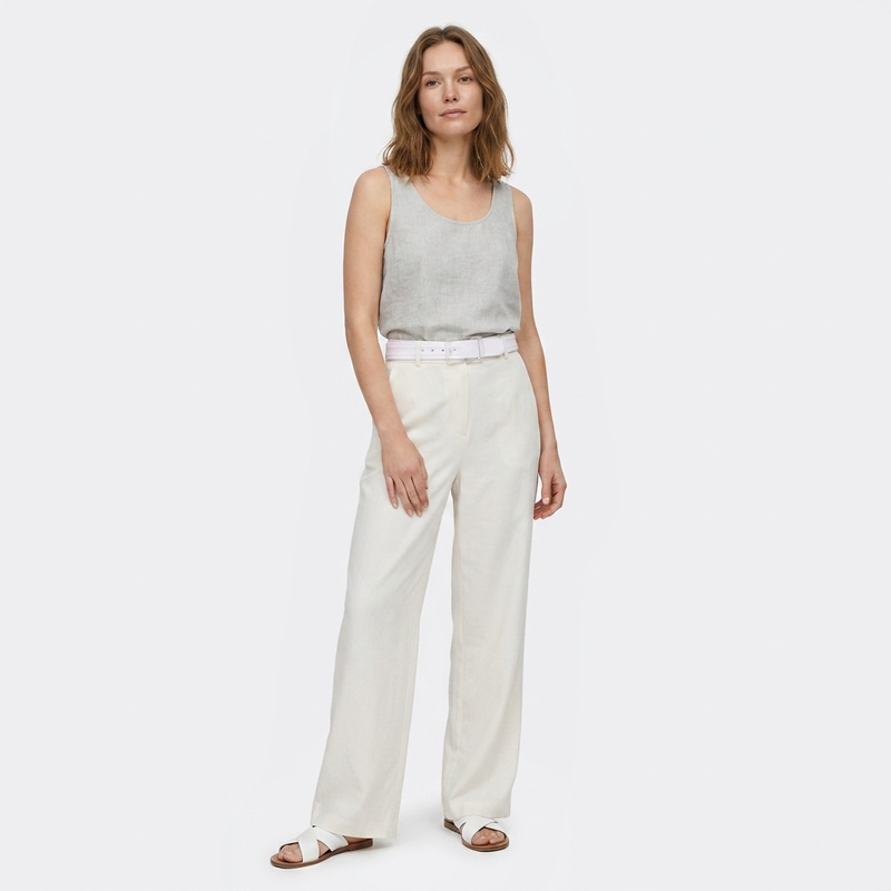 Mannequin femme portant la Ceinture Colorée — style minimaliste — Le Monde de la Ceinture