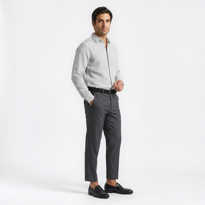 Mannequin homme portant la Ceinture Corde Tressée — style smart casual — Le Monde de la Ceinture