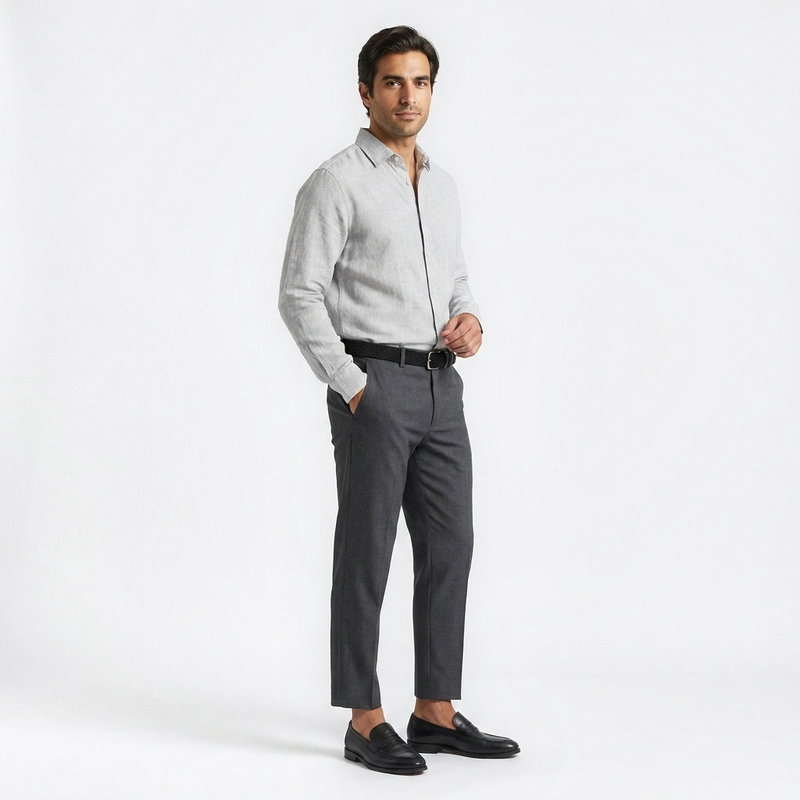Mannequin homme portant la Ceinture Corde Tressée — style smart casual — Le Monde de la Ceinture