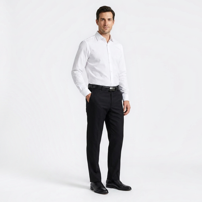 Mannequin homme portant la Ceinture Cuir Boucle Automatique Bicolore — style business — Le Monde de la Ceinture