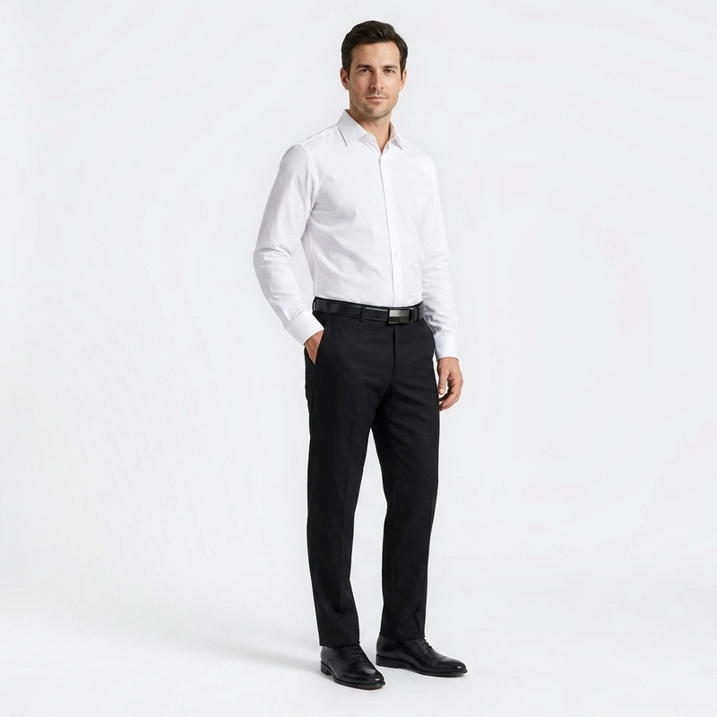 Mannequin homme portant la Ceinture Cuir Boucle Automatique Bicolore — style business — Le Monde de la Ceinture