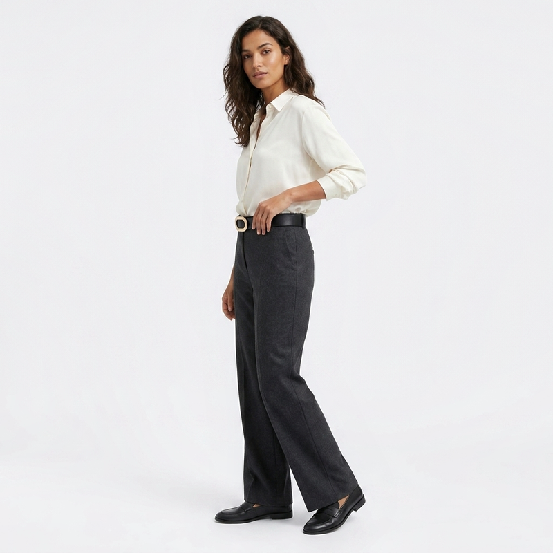 Mannequin femme portant la Ceinture Cuir Femme Boucle Dorée — look luxe — Le Monde de la Ceinture