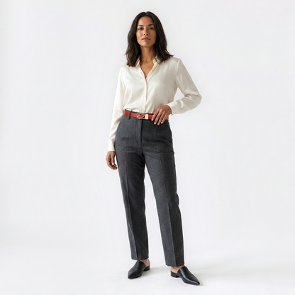 Mannequin femme portant la Ceinture Cuir Réversible Femme — look luxe — Le Monde de la Ceinture