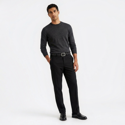 Mannequin homme portant la Ceinture Cuir Velour Homme — look luxe — Le Monde de la Ceinture