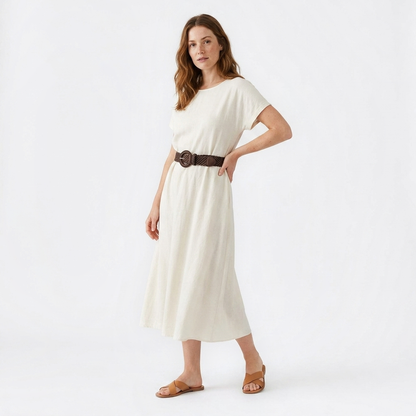 Mannequin femme portant la Ceinture Femme pour Robe — look casual chic — Le Monde de la Ceinture