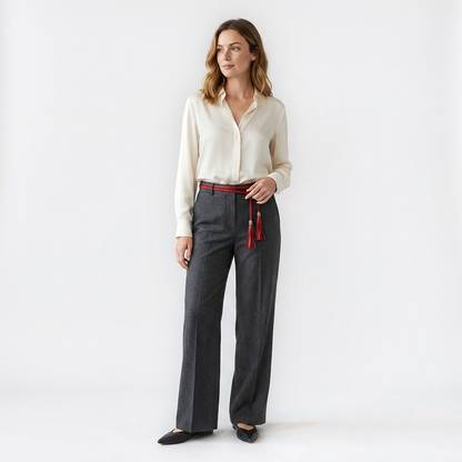 Mannequin femme portant la Ceinture Ficelle Femme — look casual chic — Le Monde de la Ceinture