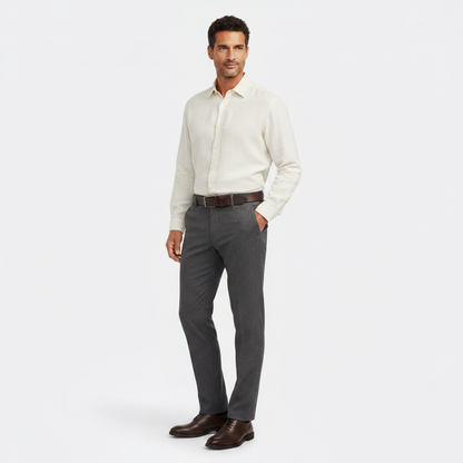 Mannequin homme portant la Ceinture Homme Cuir Simple — style smart casual — Le Monde de la Ceinture