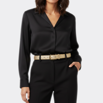 Détail boucle de la Ceinture Paillettes Femme portée par une femme — look luxe — Le Monde de la Ceinture