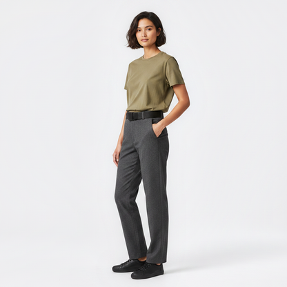 Mannequin femme portant la Ceinture pour Cacher Argent — style minimaliste — Le Monde de la Ceinture