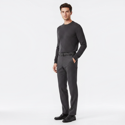 Mannequin homme portant la Ceinture Tissée Boucle Argenté — style smart casual — Le Monde de la Ceinture