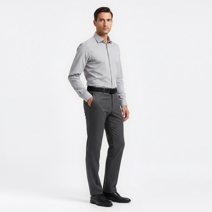 Mannequin homme portant la Ceinture Tissu Ajustable — style minimaliste — Le Monde de la Ceinture