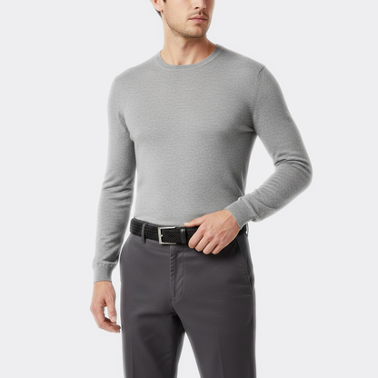 Détail boucle de la Ceinture Tressé Homme portée par un homme — style smart casual — Le Monde de la Ceinture
