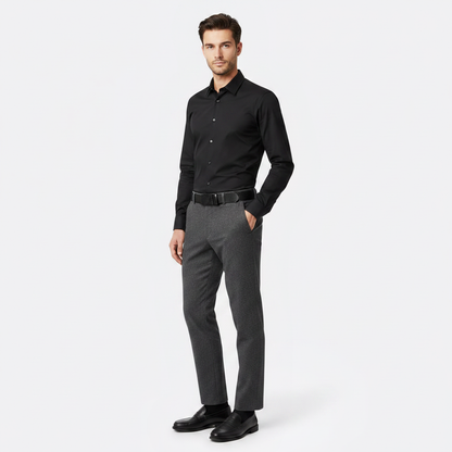 Mannequin homme portant la Ceinture Tressé sans Trou — style minimaliste — Le Monde de la Ceinture