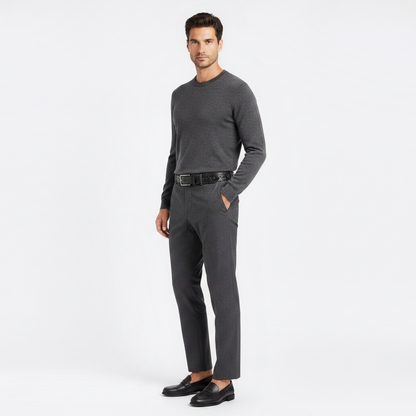 Mannequin homme portant la Ceinture Tribal — style smart casual — Le Monde de la Ceinture