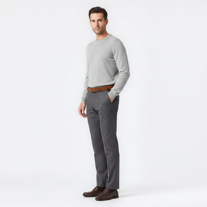 Mannequin homme portant la Ceinture Velour Homme — style smart casual — Le Monde de la Ceinture