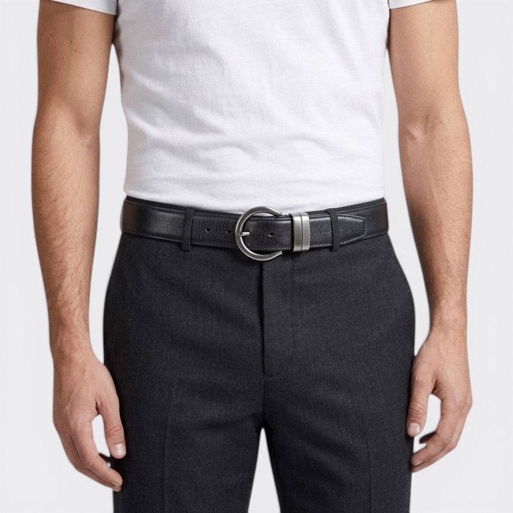 Le monde de la ceinture black leather reversible belt with a silver buckle for men.