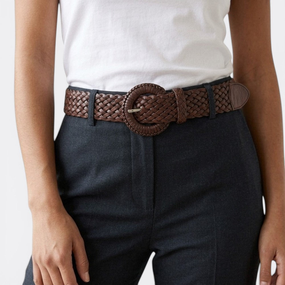 Le monde de la ceinture brown woven leather belt with round buckle, perfect for dresses and trousers.
